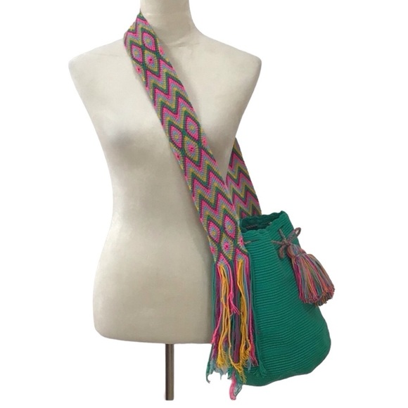 Handmade Wayuu Mochilla Green Bucket Bag - Picture 5 of 13